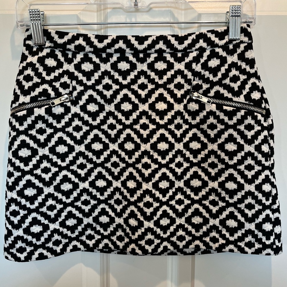 AQC Black and White Design Mini Skirt Size Small